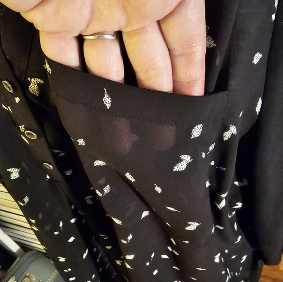 Maurices Womens Size 3x Sheer Overlay Long Sleeve Top Black White Leaf Pattern - Picture 5 of 7